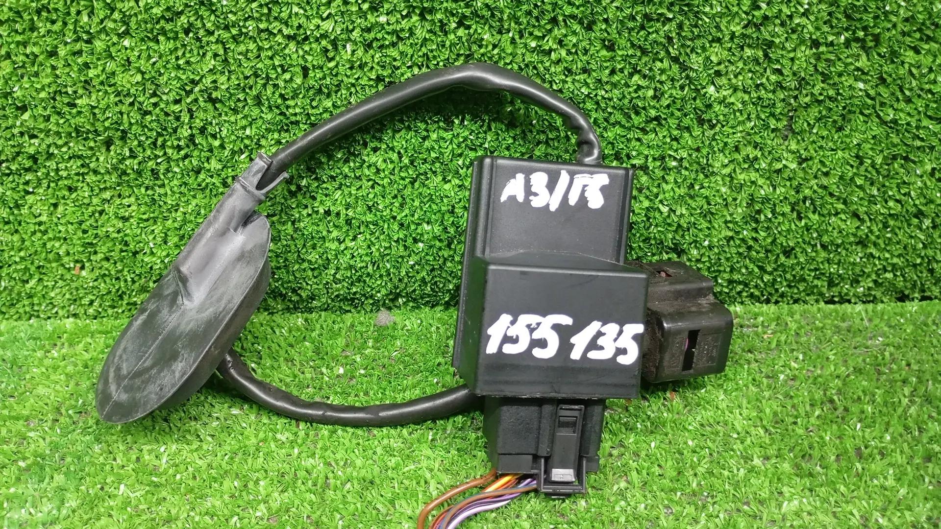 Блок реле управления бензонасосом AUDI A3, VOLKSWAGEN GOLF 5, PASSAT B6 2005- б/у