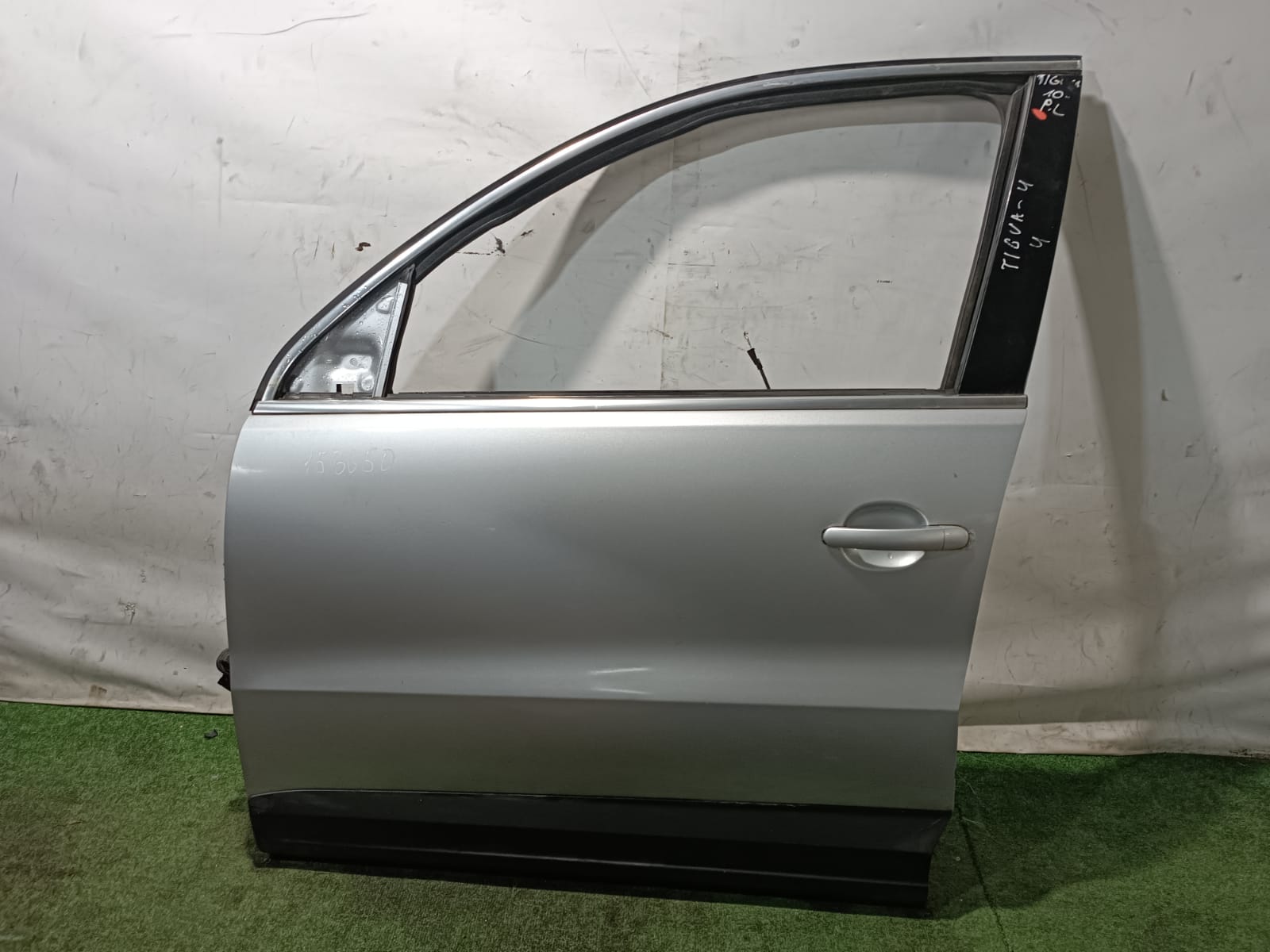 Дверь VOLKSWAGEN TIGUAN 2008- передняя левая серебро б/у