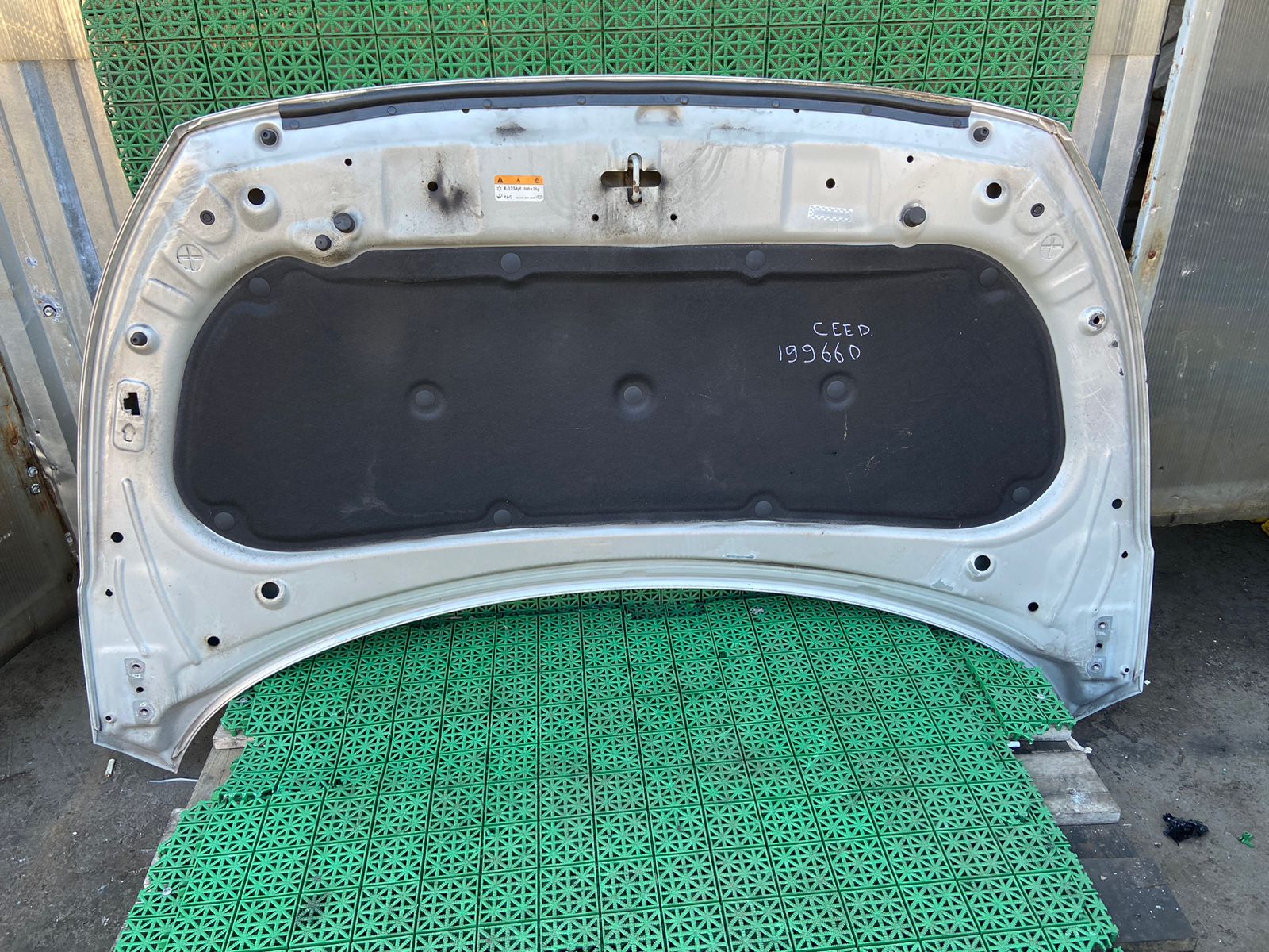 Шумоизоляция капота KIA CEED 2 2012- б/у