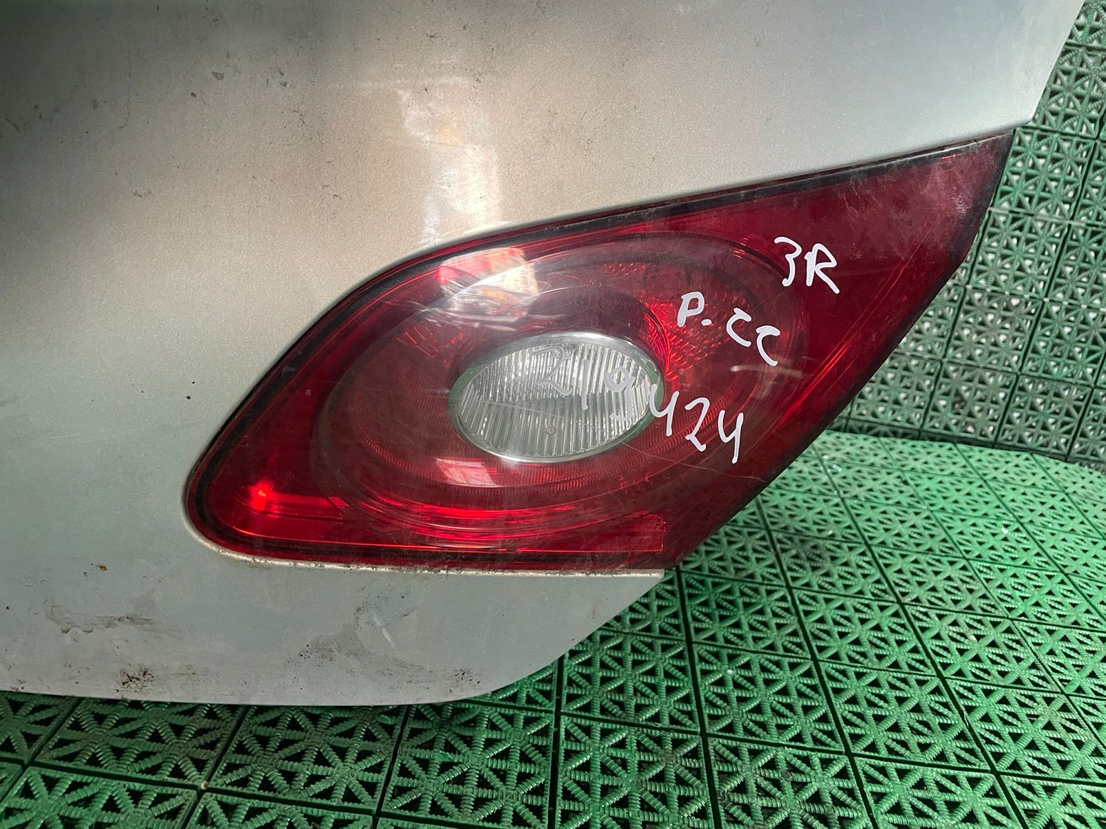 Фонарь VOLKSWAGEN PASSAT CC 2008- внутренний правый б/у