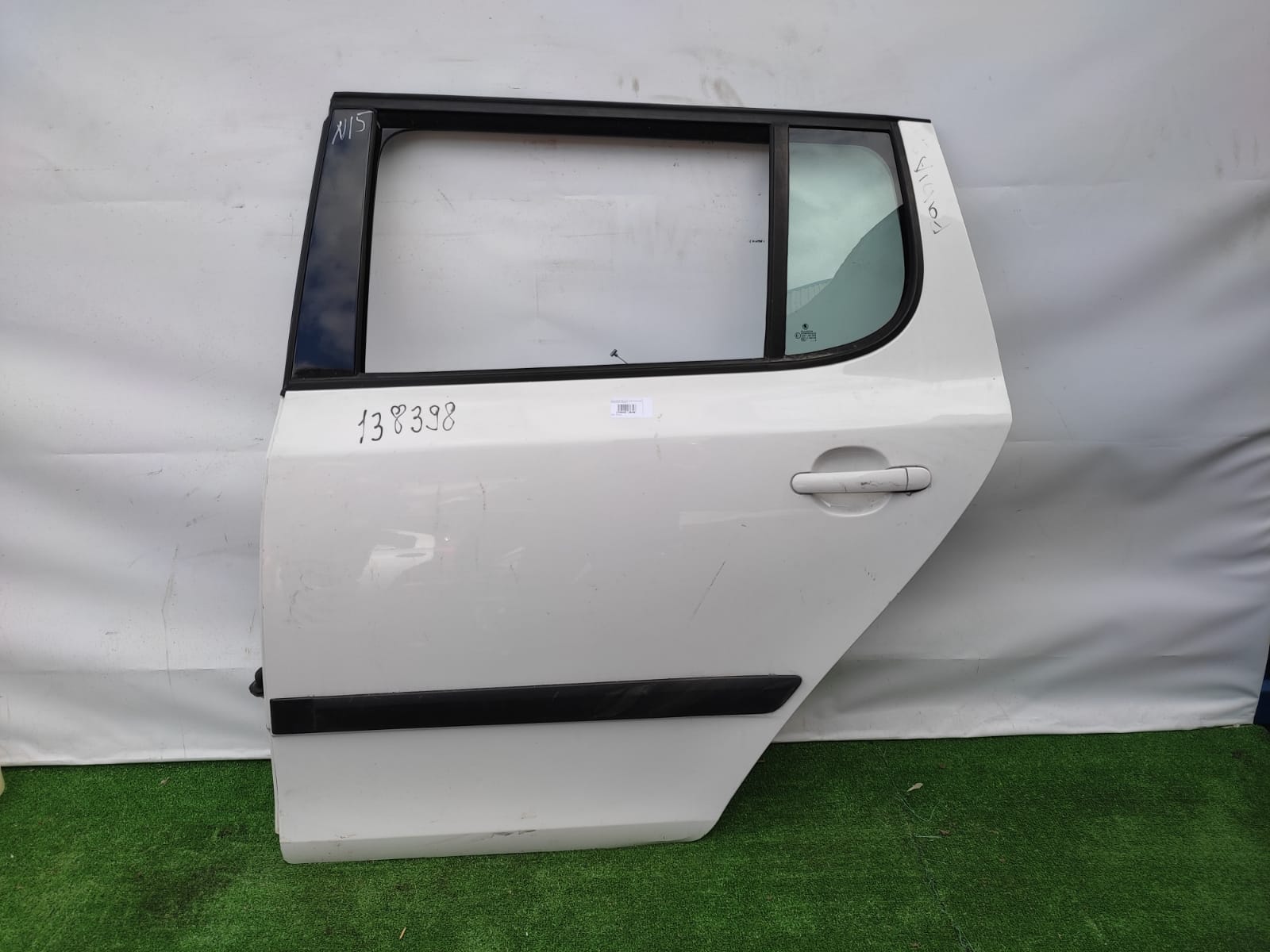 Дверь SKODA FABIA 2 2007- задняя левая хэтчбек белая б/у