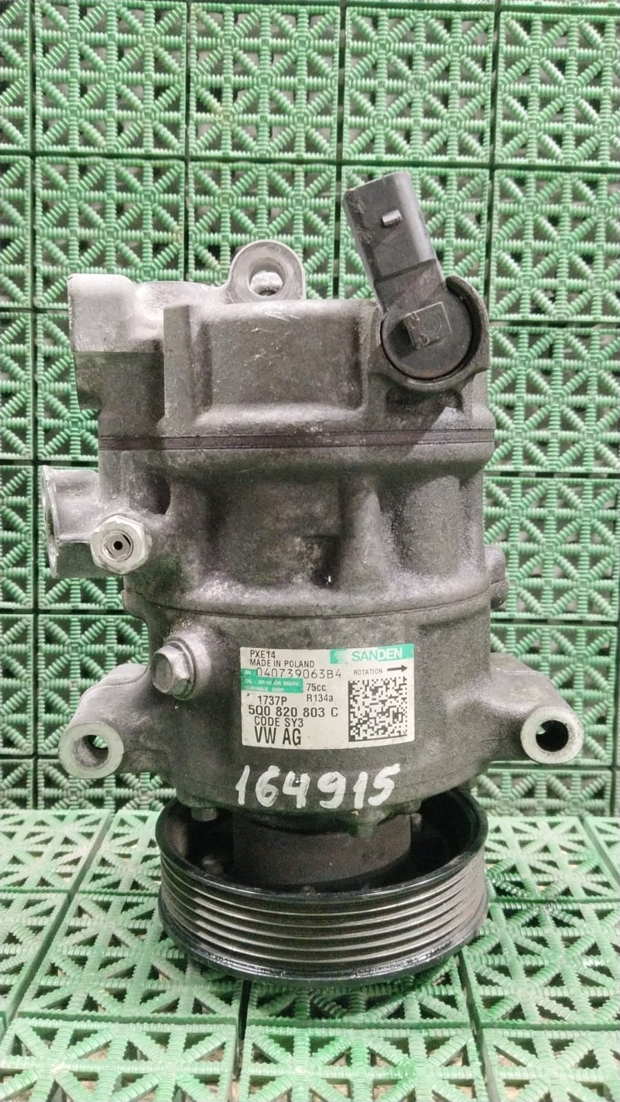Компрессор кондиционера AUDI A3, SKODA OCTAVIA A7, RAPID, VOLKSWAGEN 1,6/1,8/1,9/2,0 2010- пласт б/у