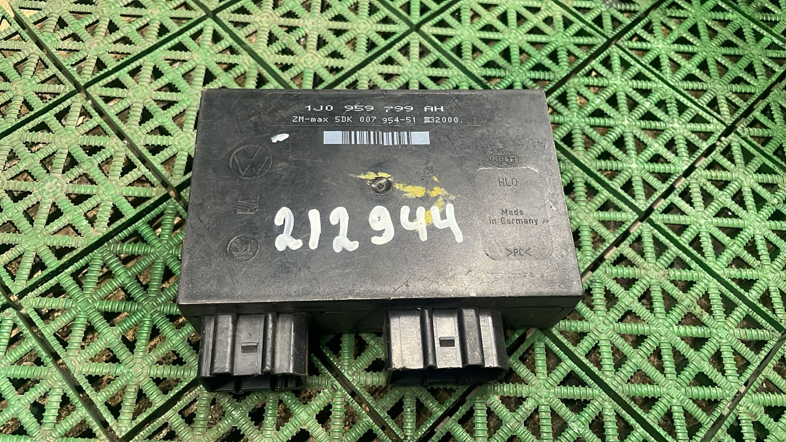Блок комфорта SKODA OCTAVIA 1U, VOLKSWAGEN GOLF 4, PASSAT B5 Б/У