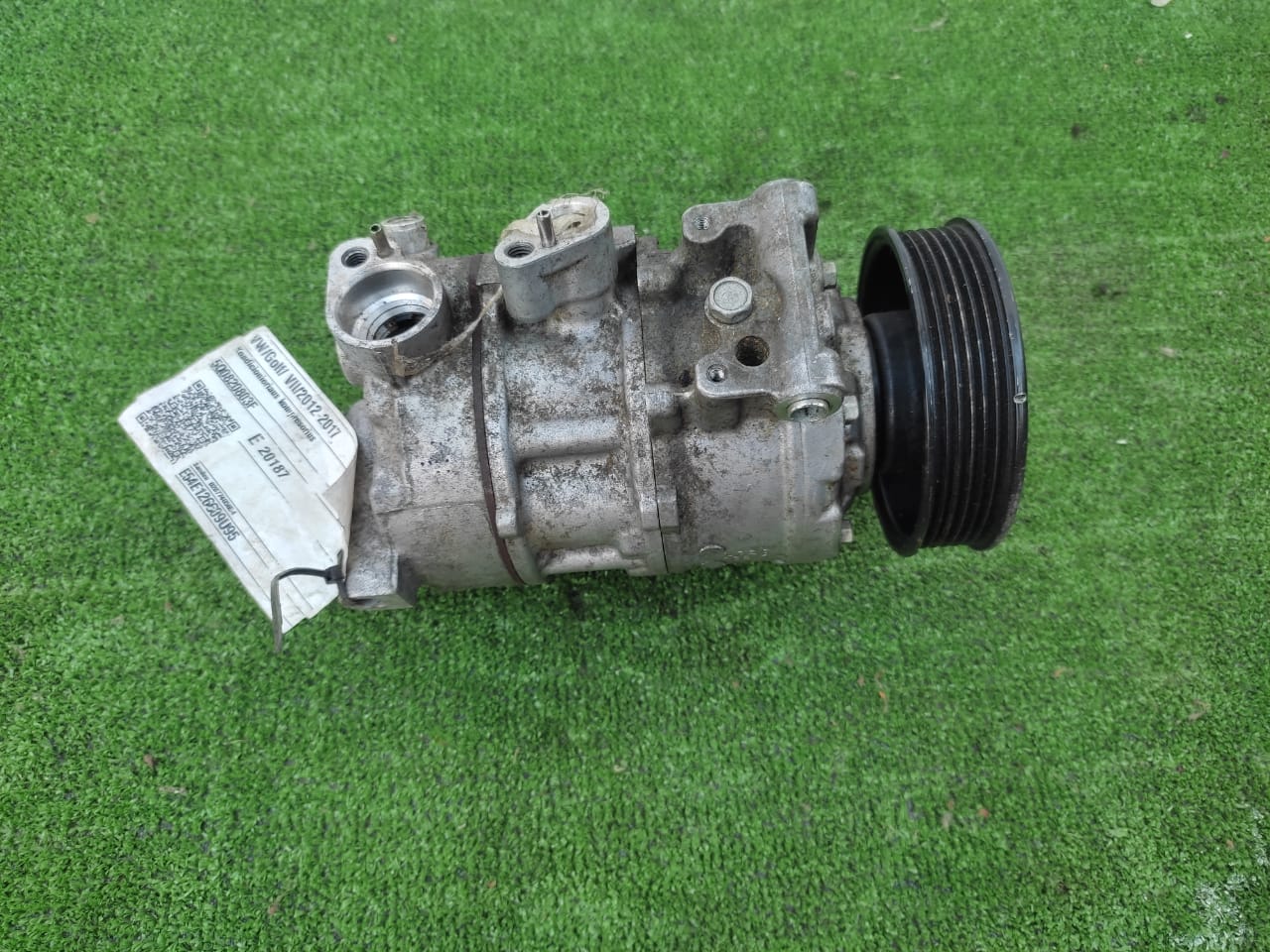 Компрессор кондиционера AUDI A3, SKODA OCTAVIA 1Z, VOLKSWAGEN GOLF 5/5+/6, JETTA 5/6, PASSAT B6/B7/CC, CADDY, TOURAN, TIGUAN 1,6/1,8/1,9/2,0 2004- б/у