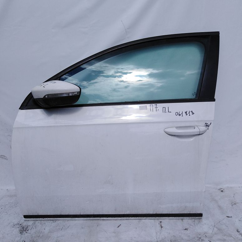 Дверь VOLKSWAGEN PASSAT B7 2011- передняя левая белая Б/У