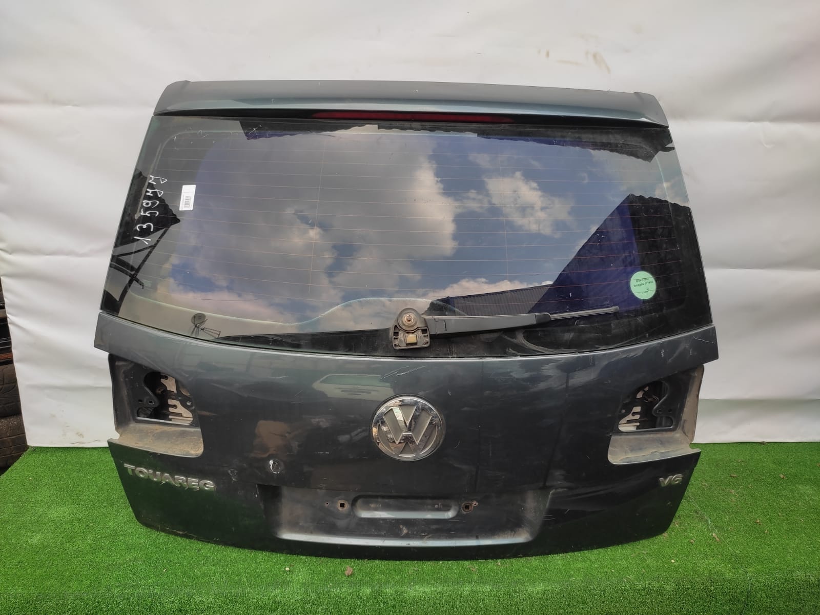 Крышка багажника VOLKSWAGEN TOUAREG 2003- серая б/у