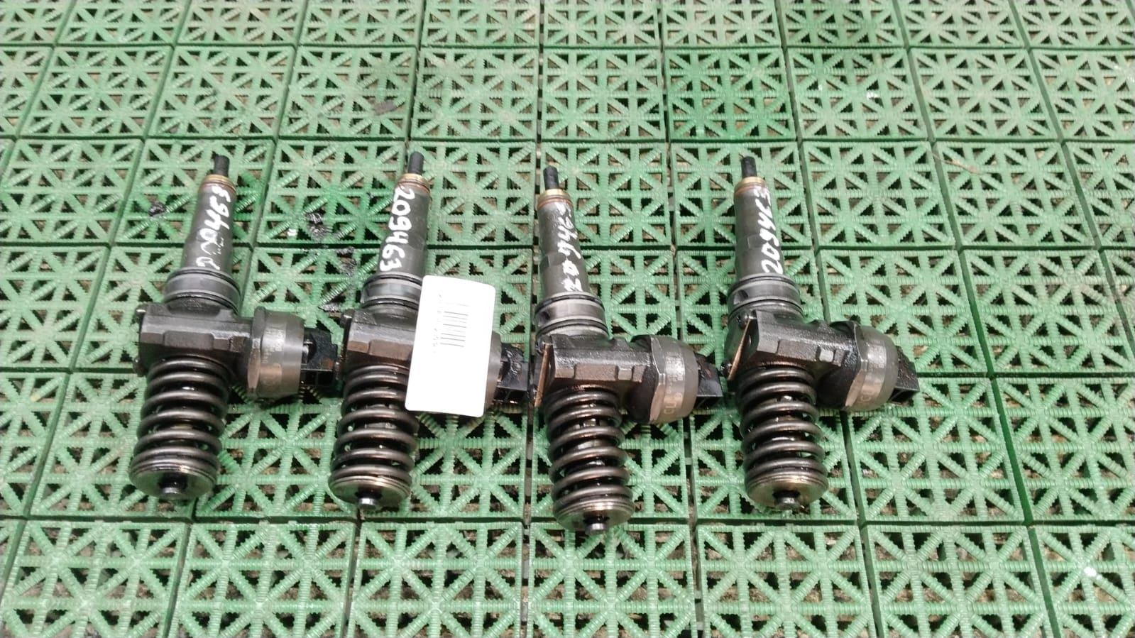 Форсунка топливная, насос-форсунка AUDI A3, SKODA OCTAVIA 1U/1Z VOLKSWAGEN GOLF 4/5/5+, JETTA 5, PASSAT B5+/B6, CADDY, TOURAN 1,9 TDI 2004- б/у