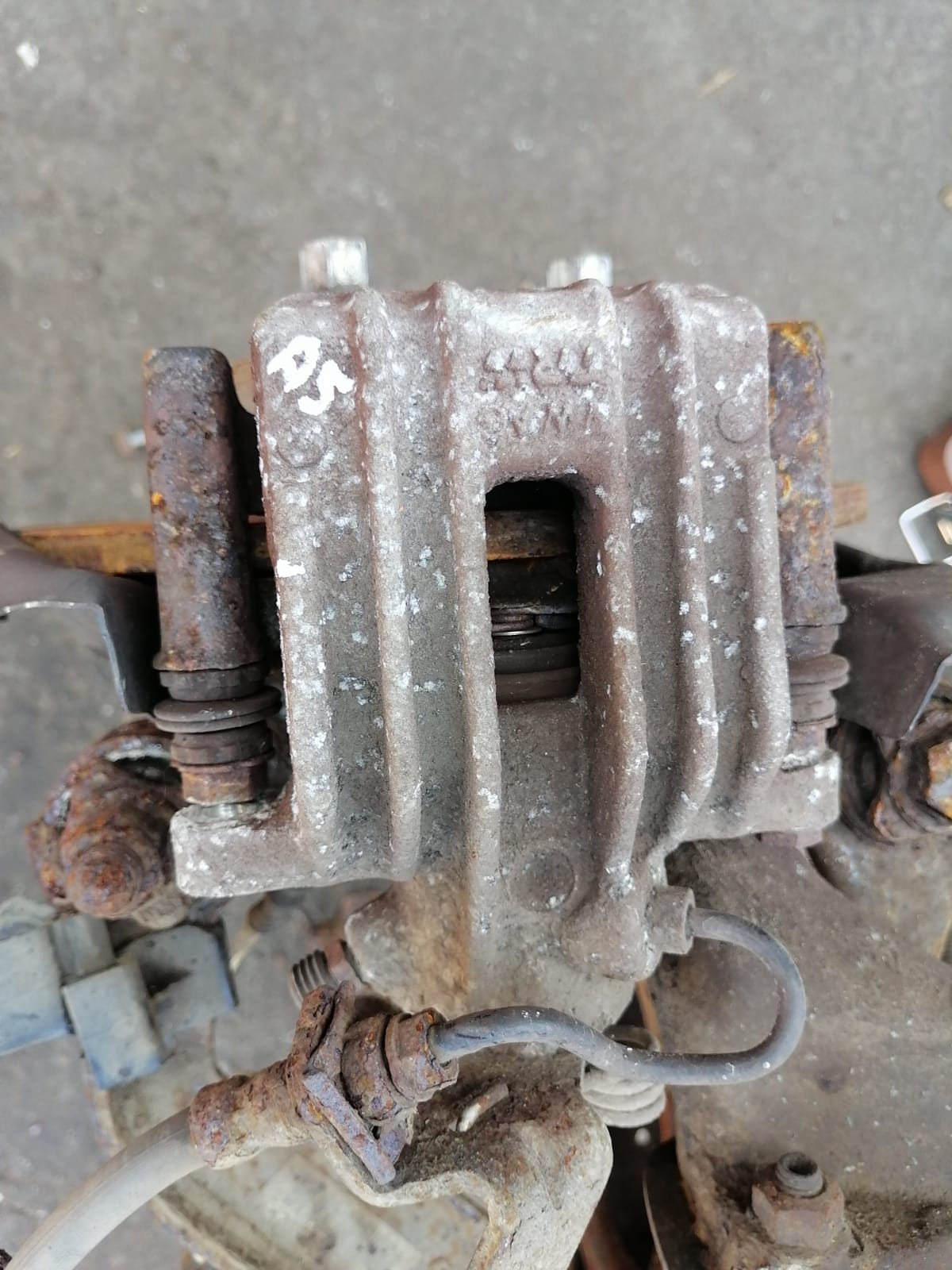 Суппорт тормозной AUDI A3, SKODA OCTAVIA 1Z, VOLKSWAGEN GOLF 5/5+/6, JETTA 5/6 2004- задний левый 253мм б/у