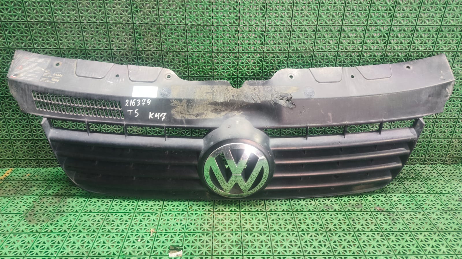 Решетка радиатора VOLKSWAGEN TRANSPORTER T5 2003- б/у