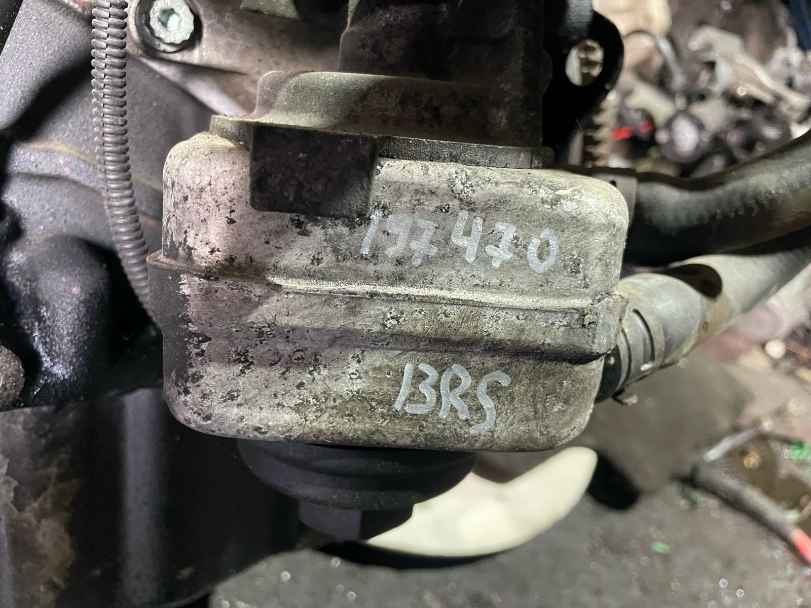 Радиатор масляный двигателя теплообменник AUDI A3, SKODA OCTAVIA 1Z, VOLKSWAGEN GOLF 5/5+/6, PASSAT B6/B7/CC, TIGUAN 2004- б/у