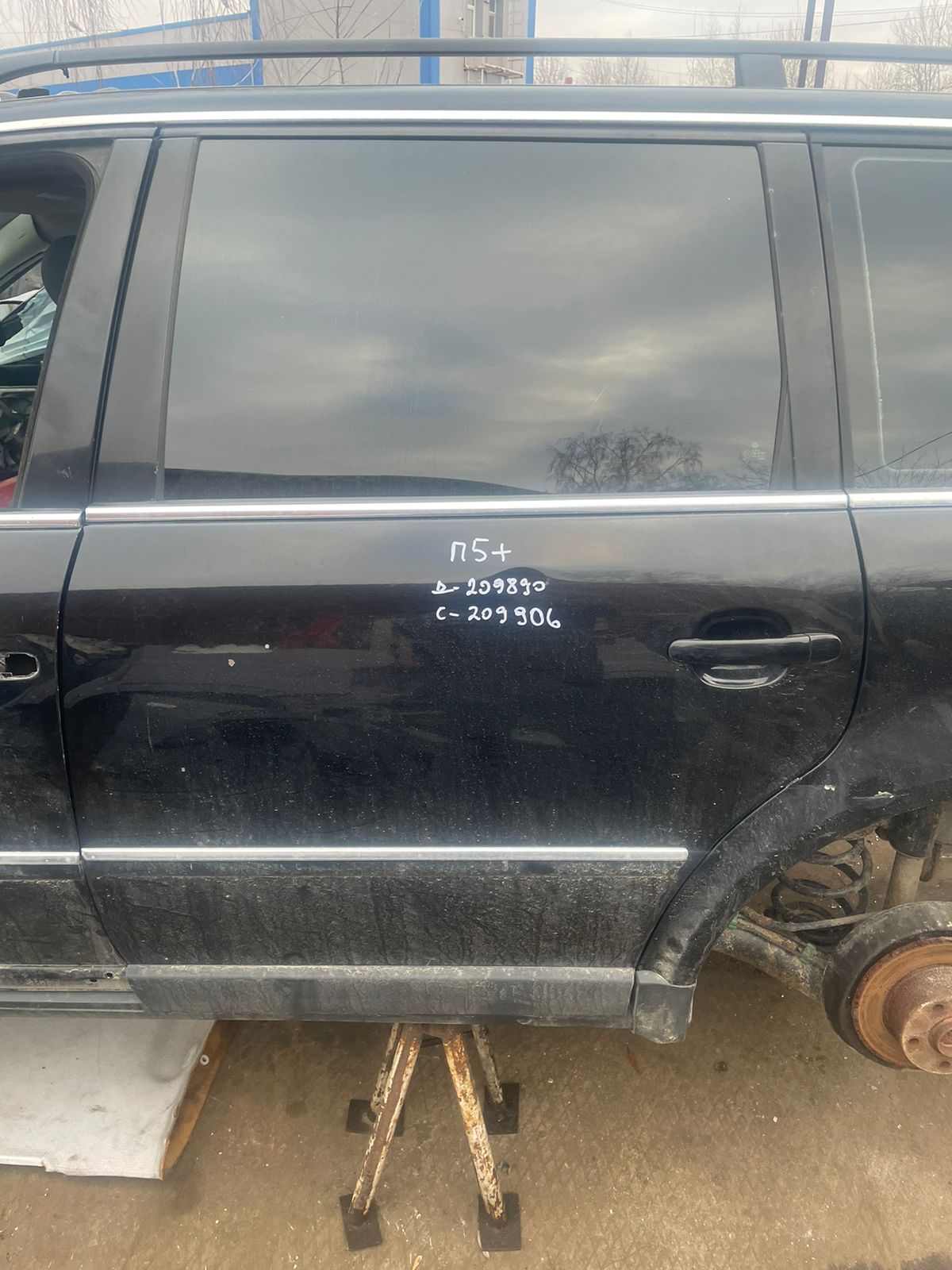 Дверь VOLKSWAGEN PASSAT B5,B5+ 1997- задняя правая универсал черная б/у