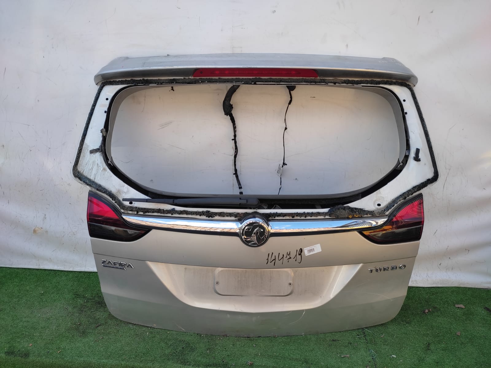 Крышка багажника OPEL ZAFIRA C 2013- серая б/у