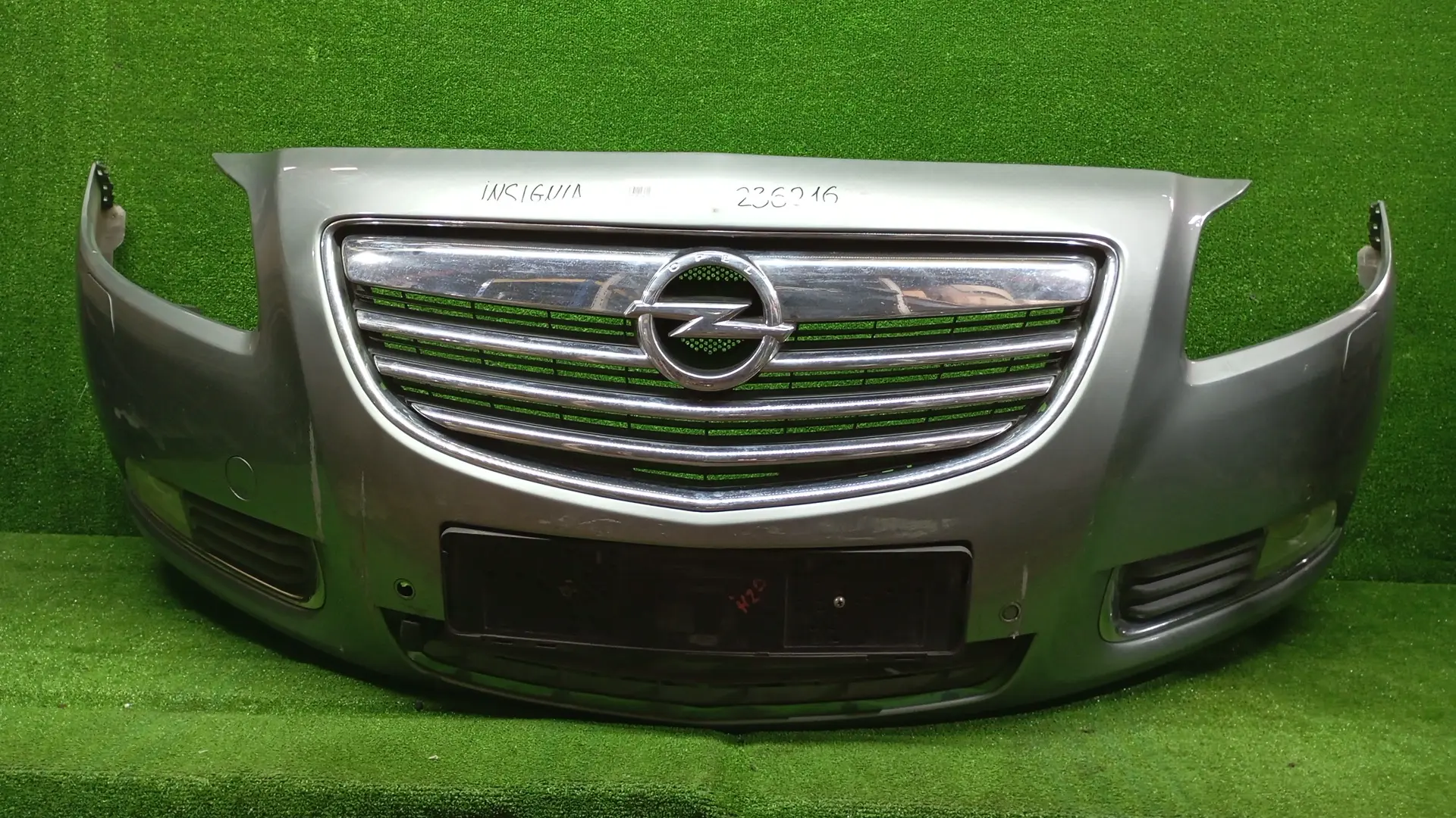 Бампер OPEL INSIGNIA 2008- передний под омыватель и парктронник серый б/у