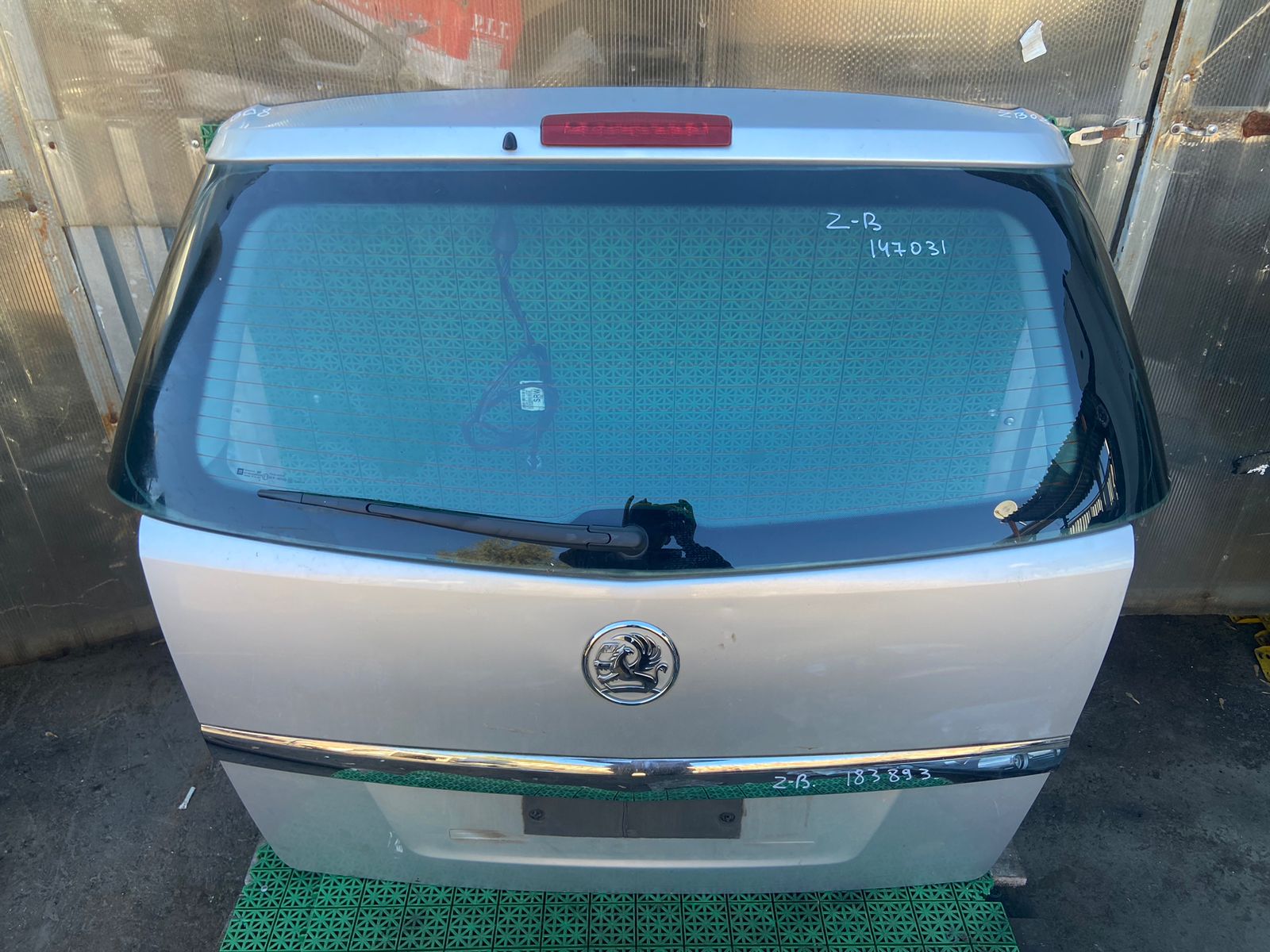 Крышка багажника OPEL ZAFIRA B 2005- серебро б/у
