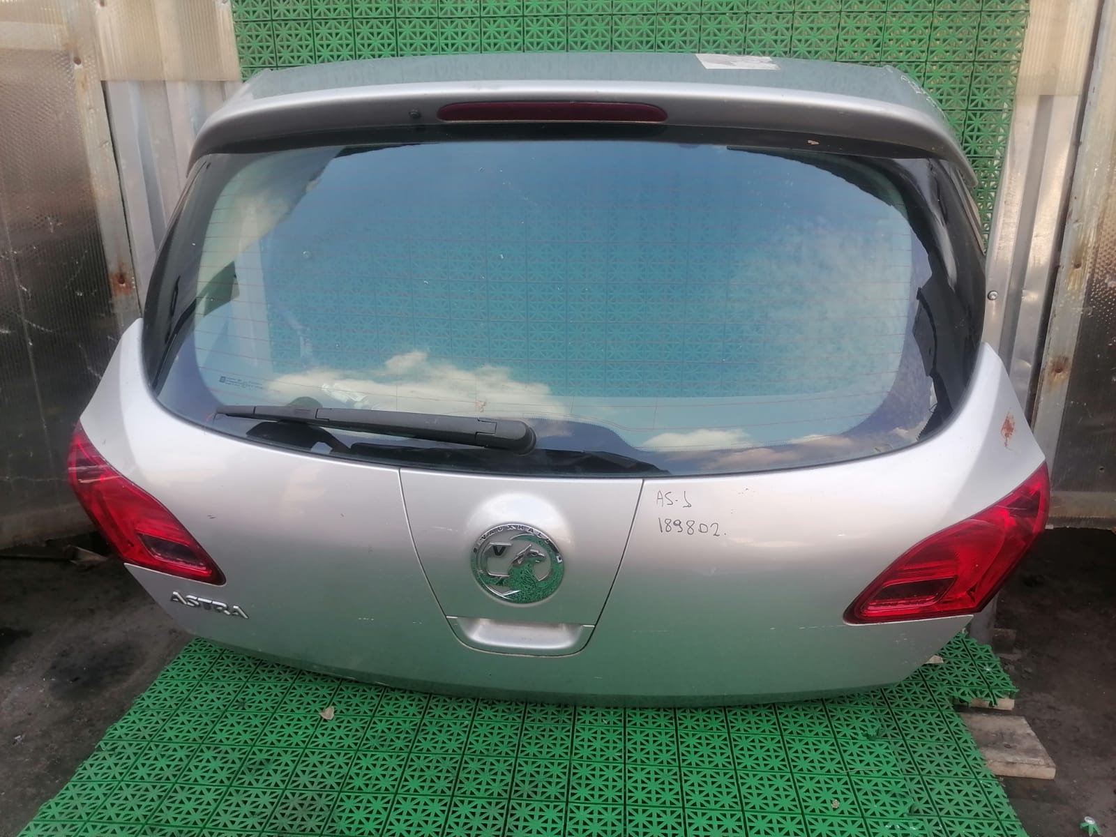 Крышка багажника OPEL ASTRA J 2010- хэтчбек 5 ти дверная серая б/у