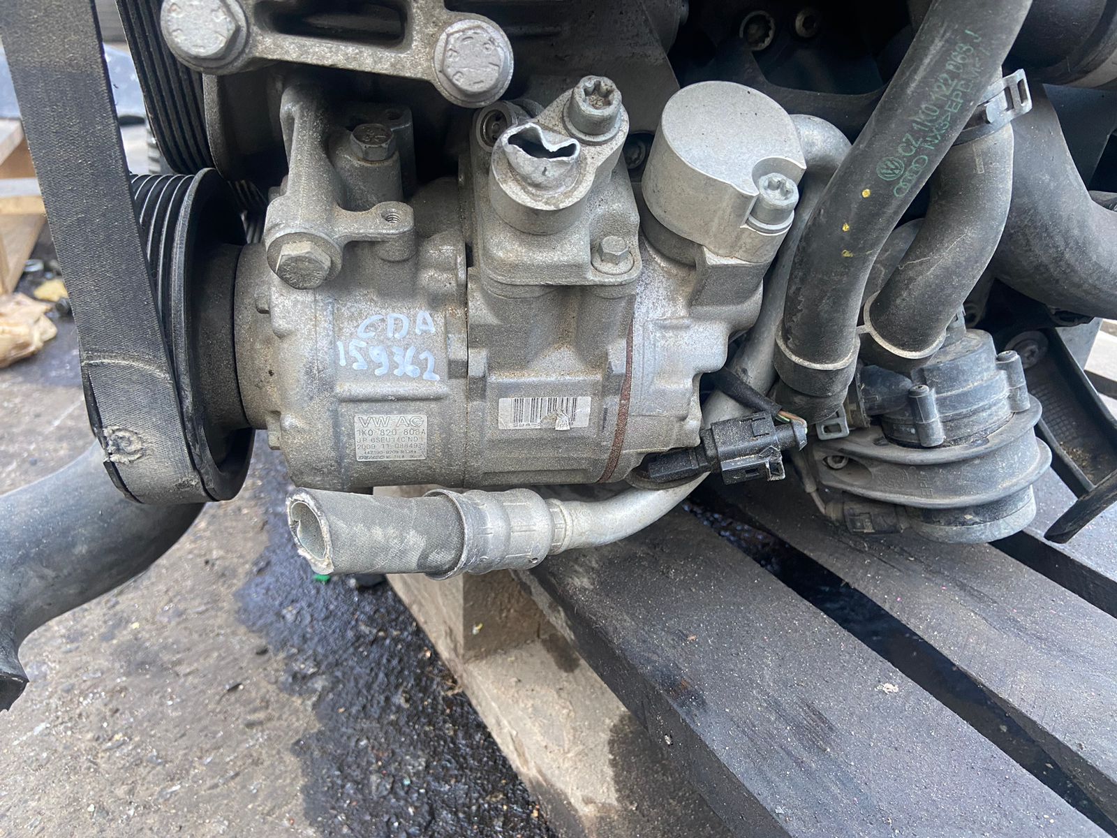 Компрессор кондиционера AUDI A3, SKODA OCTAVIA 1Z, VOLKSWAGEN GOLF 5/5+/6, JETTA 5/6, PASSAT B6/B7/CC, CADDY, TOURAN, TIGUAN 1,6/1,8/1,9/2,0 2004- б/у